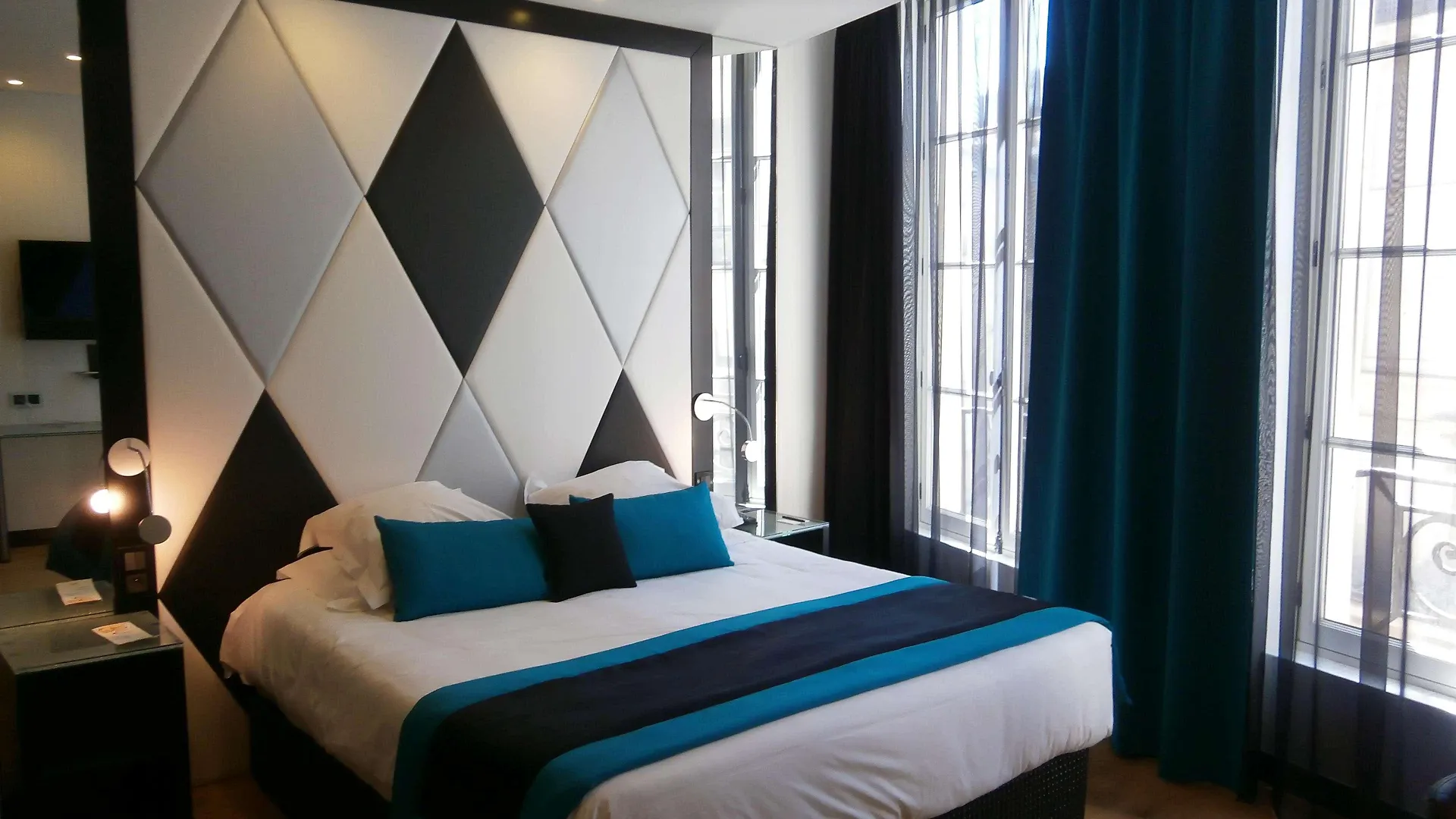 ****  L'Empire Paris - Louvre Hotel France