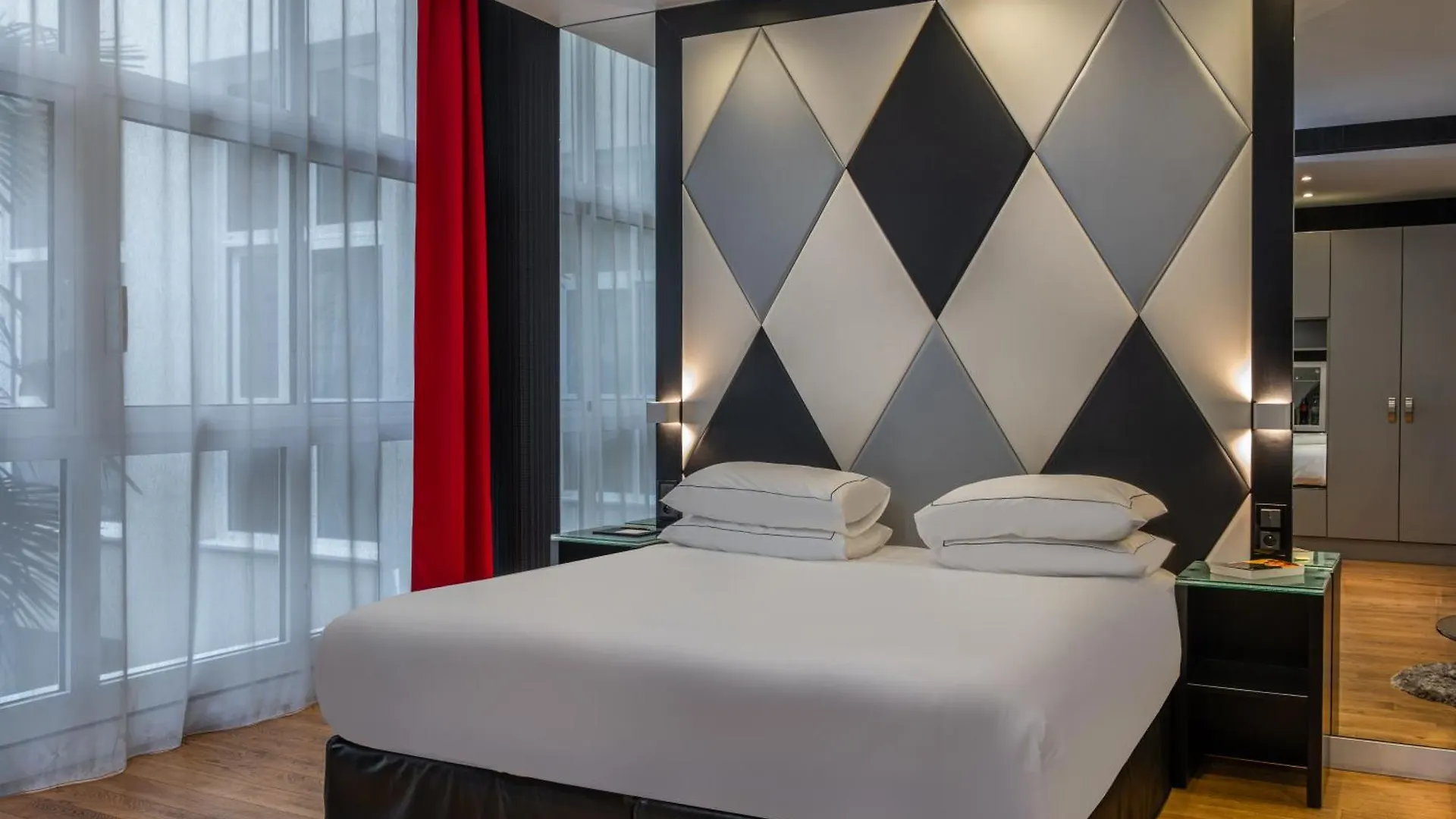 L'Empire Paris - Louvre Hotel